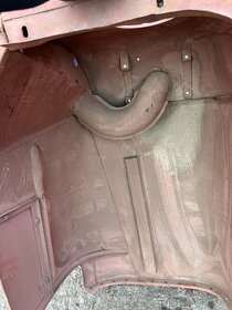 prodám přední levý blatnik Tatra 148 - 3