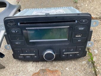 Rámeček a rádio Dacie Logan 2016 - 3