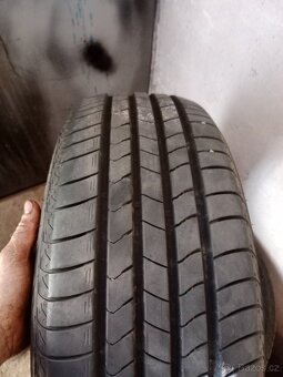Pneu 205/60R16 - 3
