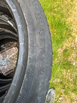zimní pneu 225/45/R18 celá sada jen 1200kč - 3