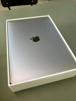 Apple macbook M1 - 8GB RAM, 256 GB SSD - 3