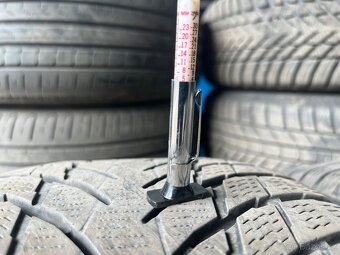 235/45 R18 98V Nokian - 3