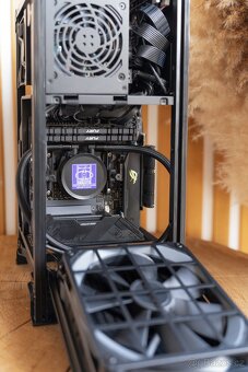 HERNÍ MINI PC - R7 5700X3D / 32GB / 2TB SSD / RTX 3080 10G - 3