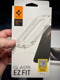 iPhone 15 Pro 256 GB + 2× sklo + 2 kryty (Pitaka & Tactical) - 3