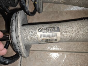 Prodám sadů originálních tlumičů a pružin bmw e60 525d - 3