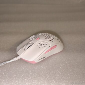 Ultralehká herní myš HyperX Pulsefire Haste bílá - 3