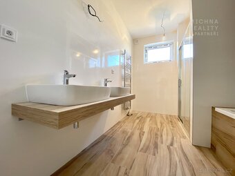 Prodej rodinného domu 5+kk, 165 m2, Pozemek 451 m2, Garáž - 3