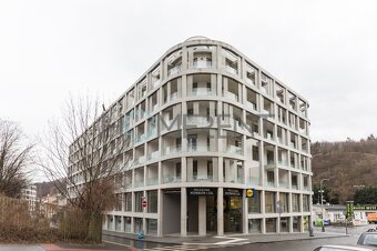 Stylový a prostorný byt 4+kk s panoramatickou lodžií, Praha  - 3