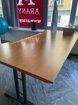 Velký kancelářský stůl 200×100 cm, ergonomický — Přerov - 3