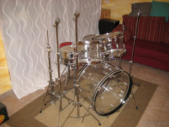 Bicí sada Ludwig Clear Vistalite, 1. série z roku 1972 s mal - 3
