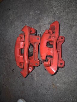 Prodám přední třmeny kotouč 320 mm A4 b6/b7 - 3