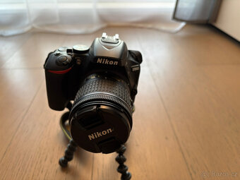 Téměř nepoužitý Nikon D5600 - komplet - 3