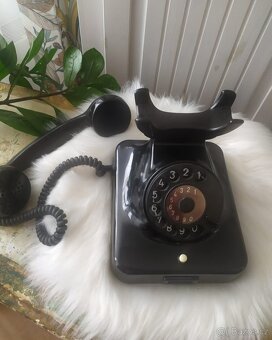 Starý bakelitový telefon - 3