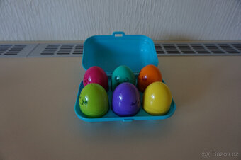barevná pískací vajíčka Tomy - vkládačka - 3
