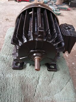 Elektromotor patkový 380/220 - 3