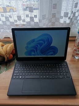Pěkný notebook Acer - 3