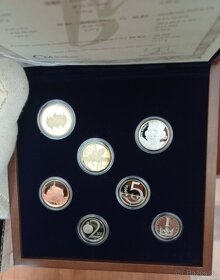 Sada oběžných mincí 2017 Proof v dřevěné etui - 3