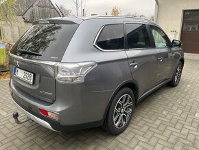 Mitshubishi Outlander 2.2 DID 110 Kw rok 2015  7.míst - 3