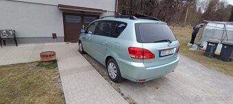Toyota Avensis Verso - 3