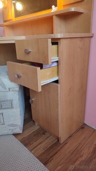 Toaletka z olšového lamina + taburet - zakázková výroba - 3