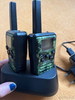 Vysílačky EVOLVEO – sada 2 ks + nabíjecí stanice, jako nové - 3