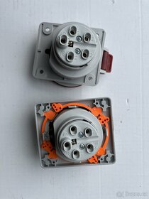 Zásuvka 400v 32A Famatel 23333 - 3