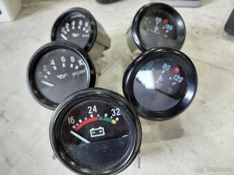 Uaz budiky.svetla.prepinac smeroviek - 3