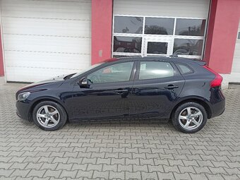 VOLVO V40 D2 ,kůže, navi, pěkně zachovalé auto - 3