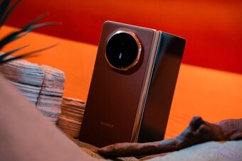 HONOR Magic V3 5g. 8+512 GB. NOVÝ se zárukou. BROWN - 3