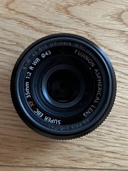 FUJIFILM XF 35mm f/2 R WR + B+W UV filtr – skvělý stav - 3
