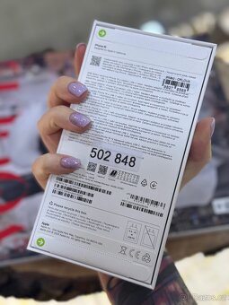 NOVÝ IPHONE 16 ZABALENÝ - 3