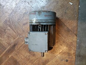 Patrový elektromotor 0.75 kW 2840 ot - 3