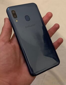 Samsung Galaxy A20e – funkční telefon - 3