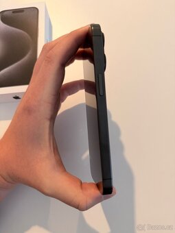 Apple iPhone 15 Pro 256GB Black Titanium - hezký stav - 3