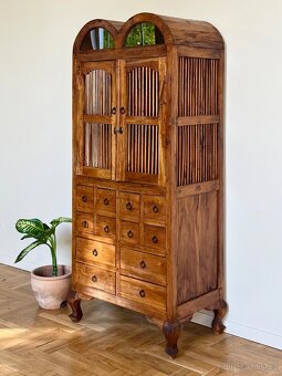 Stará koloniální dřevěná vitrína, zásuvky, knihovna, příborn - 3