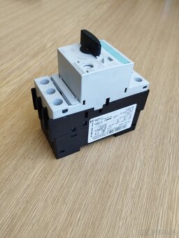 Prodám motorový jistič SIEMENS 3RV1021-1AA10 - 3