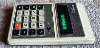 Kalkulačka Sanyo CX-8036 zelený displej - 3
