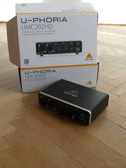 Zvuková karta Behringer U-Phoria UMC202HD - 3