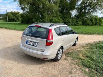 Hyundai i30 CW 1,6 Crdi 84kW rok 2009 - 3