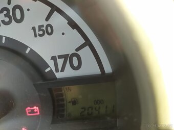 Toyota Aygo 1.0--50 kw 2013 -náhradní díly - 3