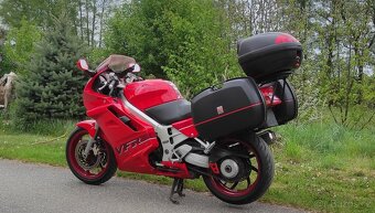 Honda VFR 750 F typ RC36 - 3
