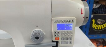 Průmyslový automatický šicí stroj Siruba 7200 - 3