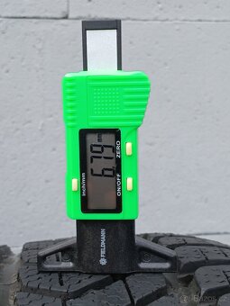 2ks zimní pneu Pirelli 225/40/19 vzorek  6,5mm - 3