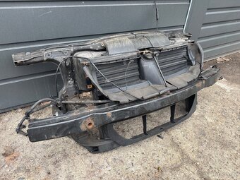 BMW E90/E91/E92 Chladicova stena - 3