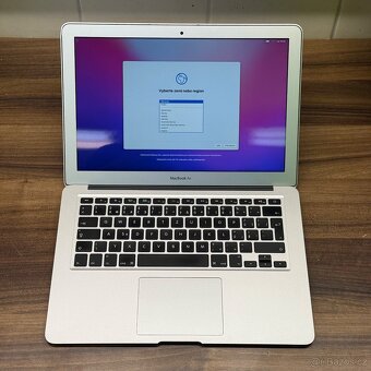 Apple MacBook Air 13” (A1466, Early 2015) – i5 / 8GB RAM / - 3