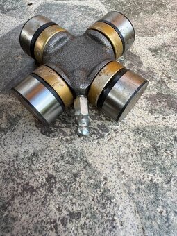 Kříž kardanu asi AVIA - nový - 3