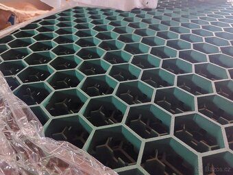 Zatravňovací dlaždice zelené 115x75x3 cm - 3