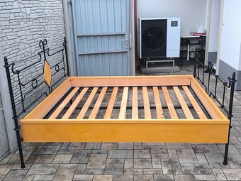 Prodám kovanou postel 180cm x 200cm - 3