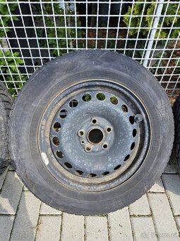 Plechová kola R15 se zimním pneu Nokian - 3