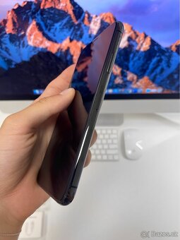 Apple iPhone XS Max 64Gb - 3